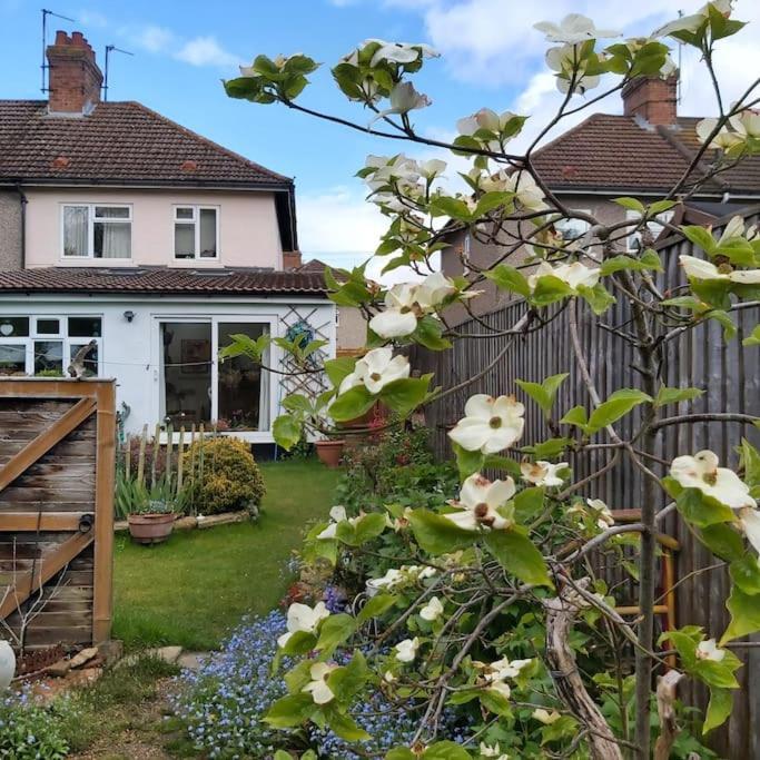 Comfortable Artistic House Welcomes You! Oxford Exterior foto